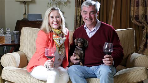 gogglebox steph and dom|Why Goggleboxs Steph and Dom really sold £5m。